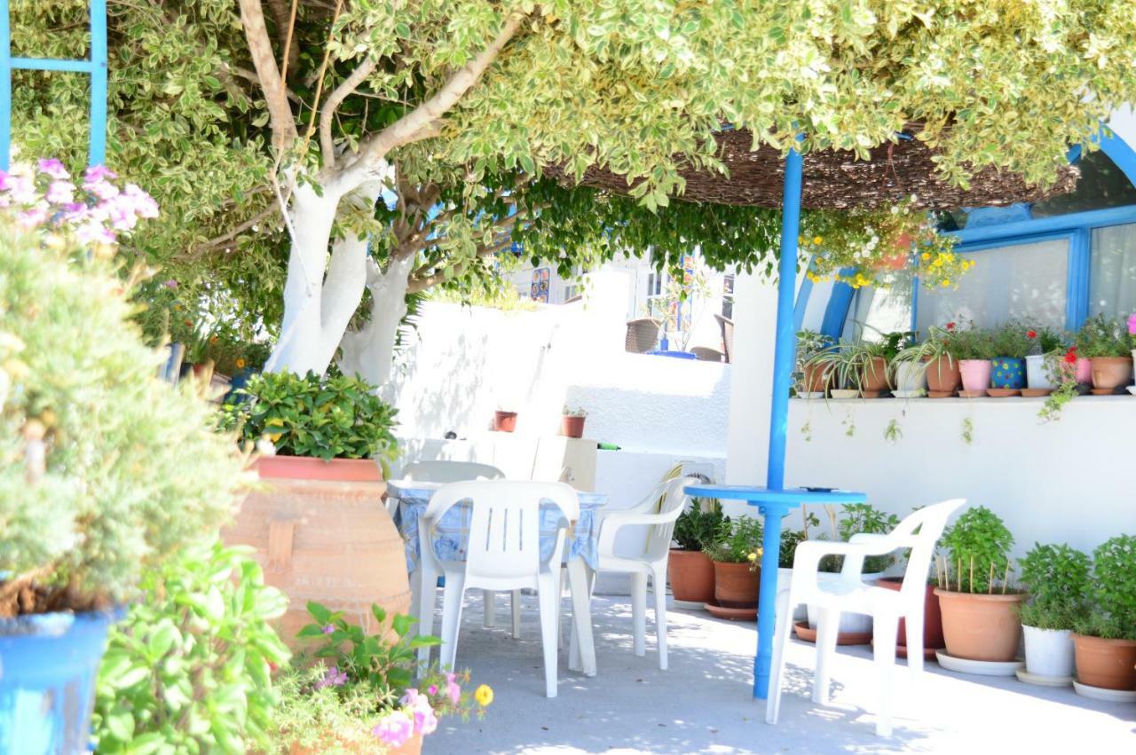 Flora Studios Rooms Perissa (Santorini) Ngoại thất bức ảnh